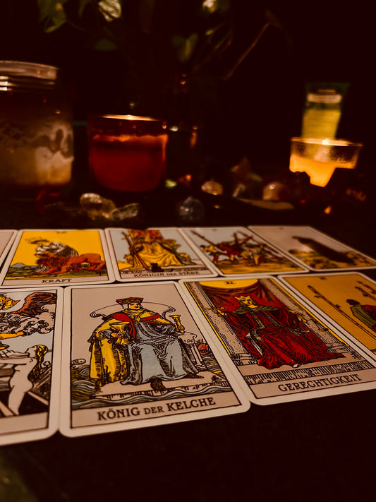 Die Tarotkarte des Tages: "Die Hohepriesterin" -  die Kraft der Intuition und Weisheit im Tarot