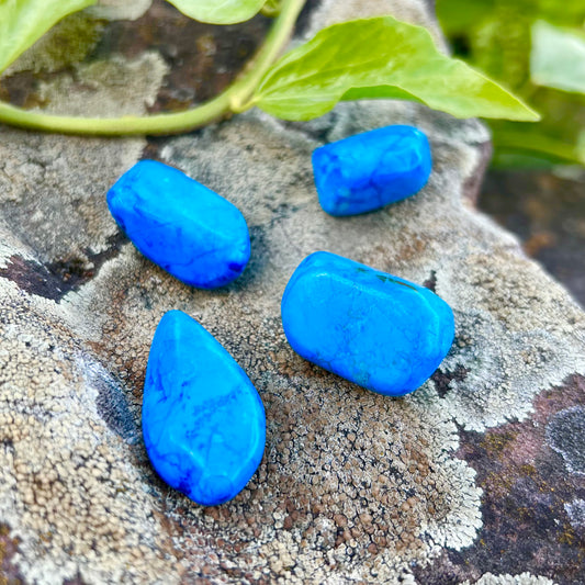 MAGNESIT tumbled stone (turquoise colored)
